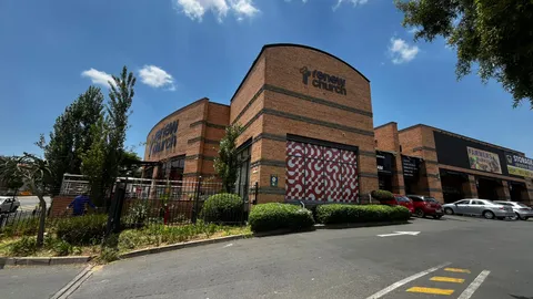 18 Sunset Avenue, Fourways